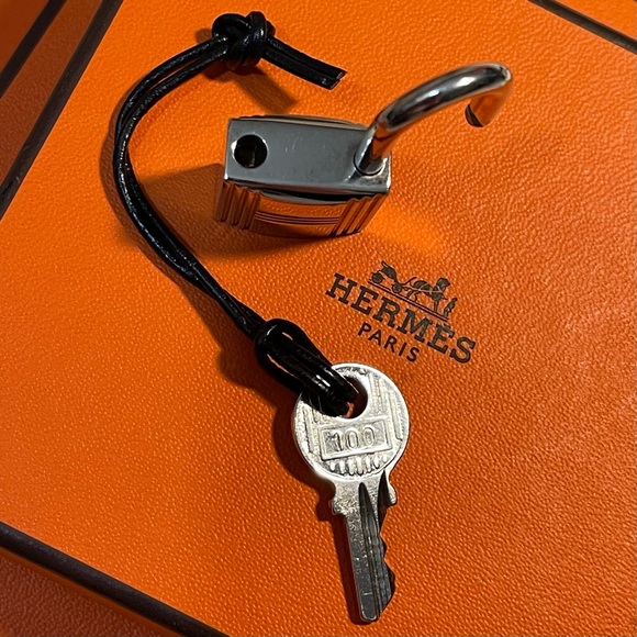 Hermès Palladium Cadena Padlock & Key #100 - Picture 5 of 14
